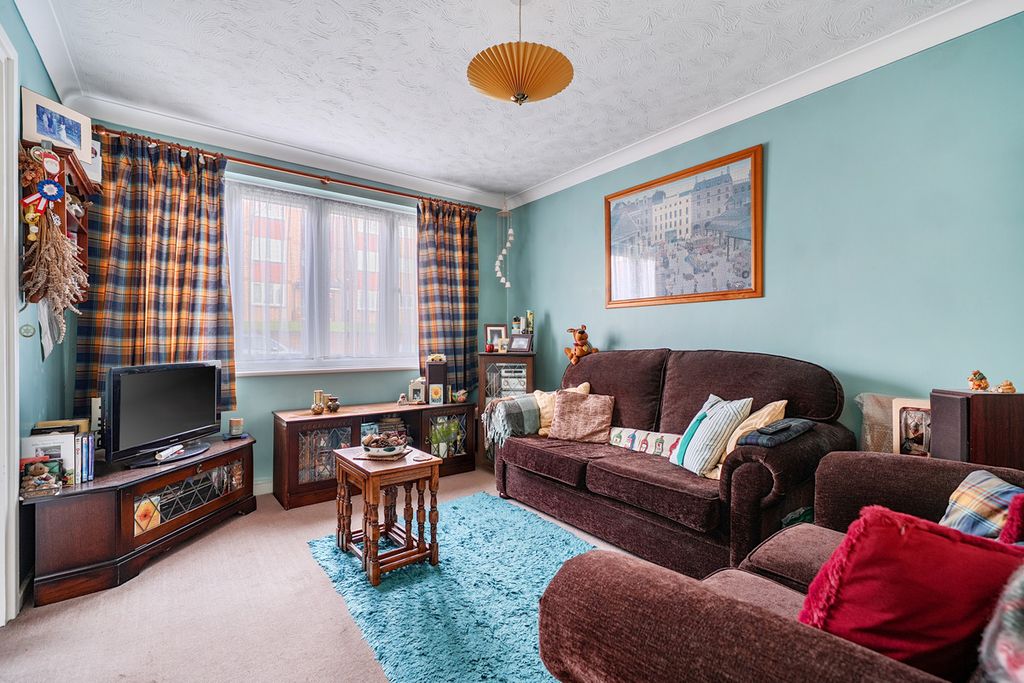 Property photo 2 of 8