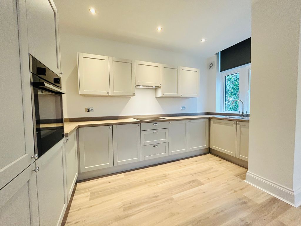 Property photo 2 of 8 Kitchen