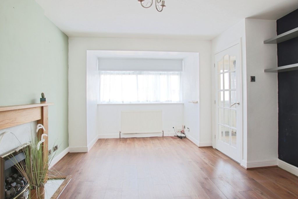 Property photo 2 of 18 4353216