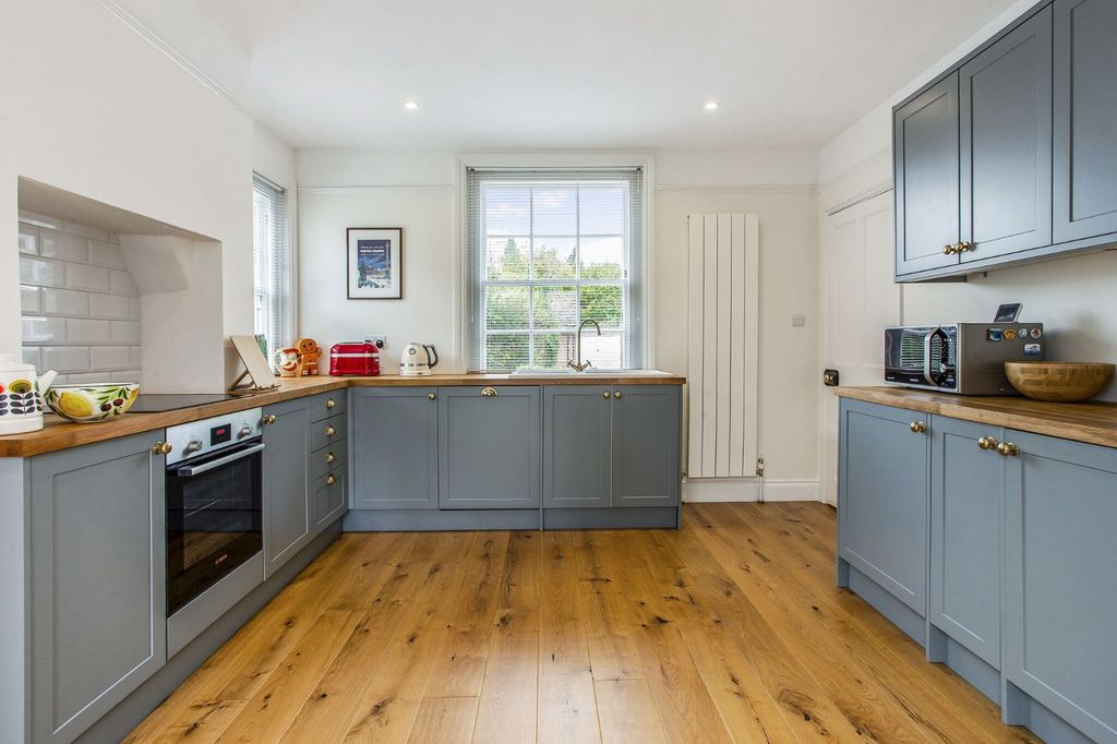 Property photo 3 of 28 Picture No. 12