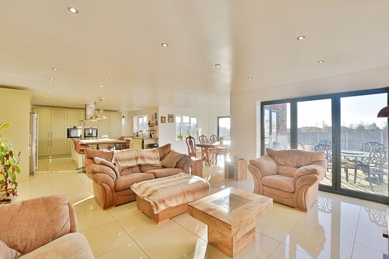 Property photo 3 of 37 Photo 15