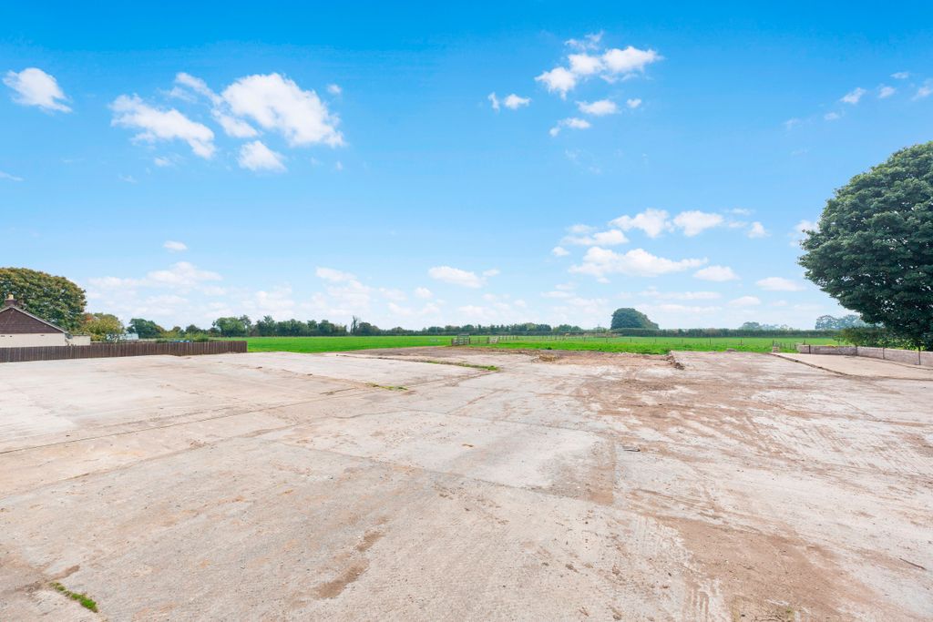 Property photo 2 of 7