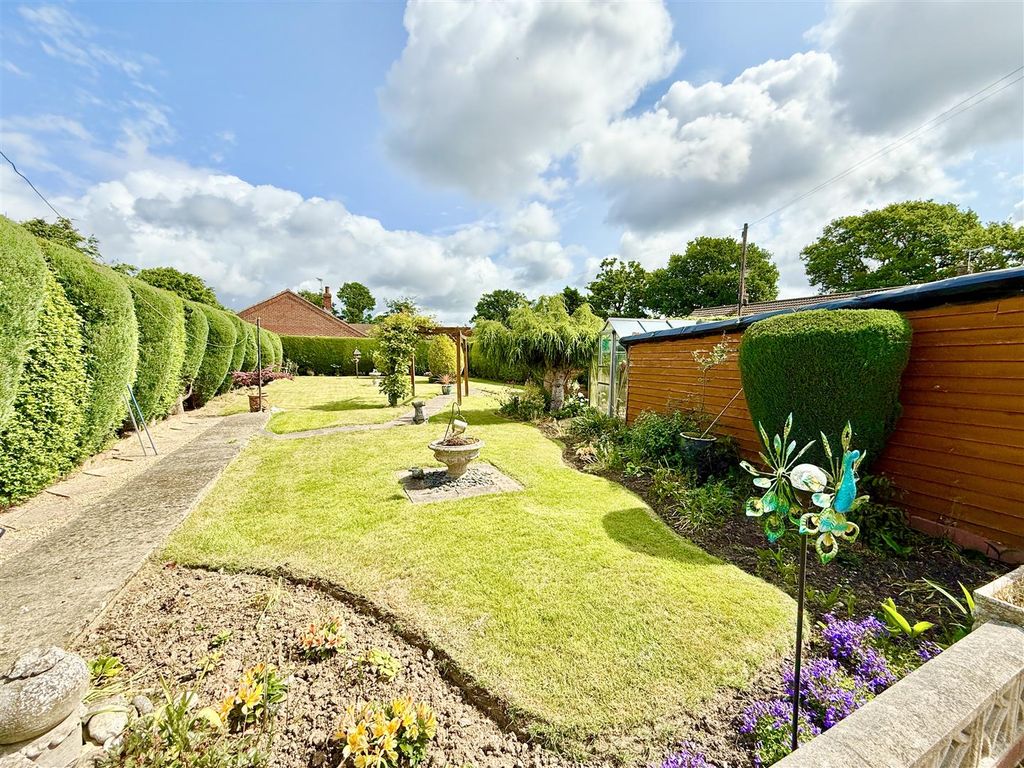 Property photo 2 of 19 Garden