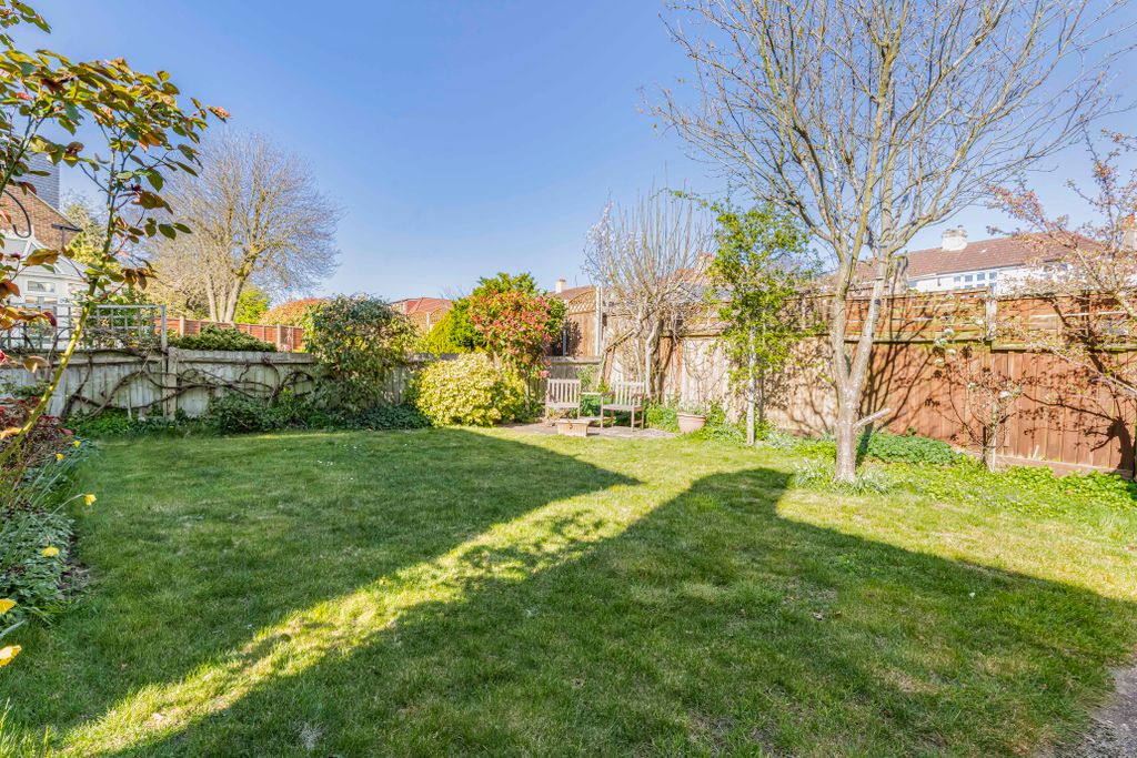 Property photo 3 of 19 Garden (2)