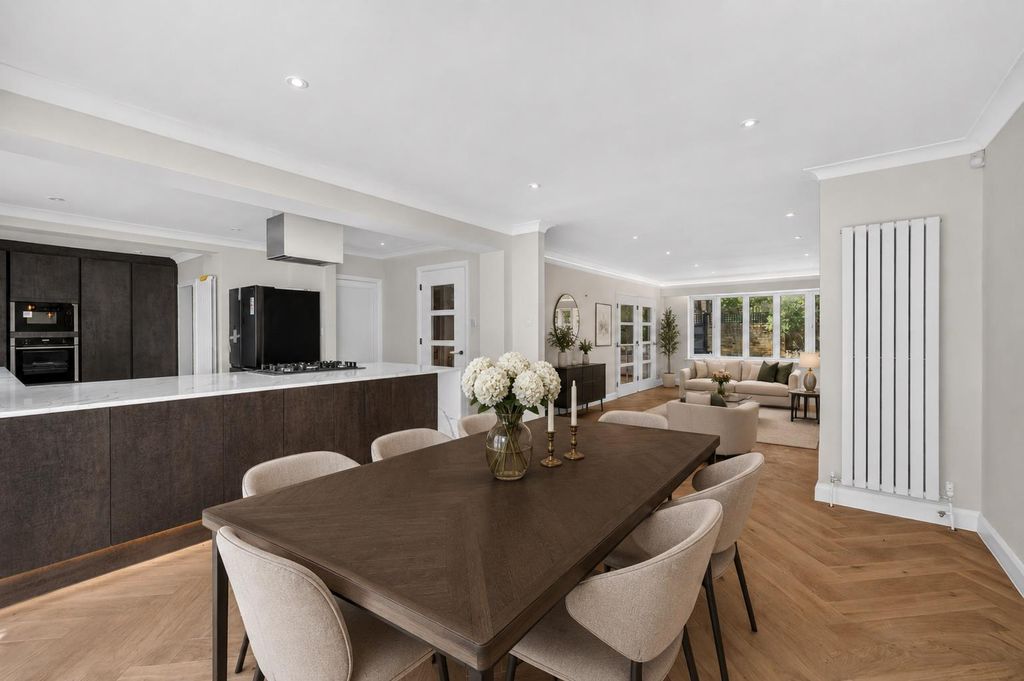Property photo 2 of 12 Dining.Png