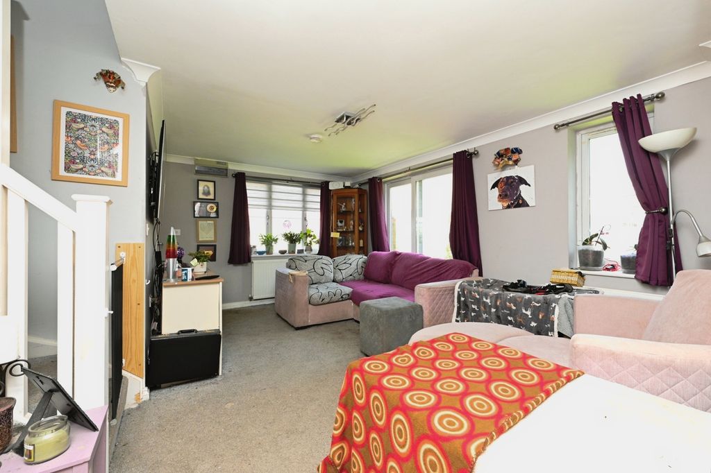 Property photo 3 of 17 Photo