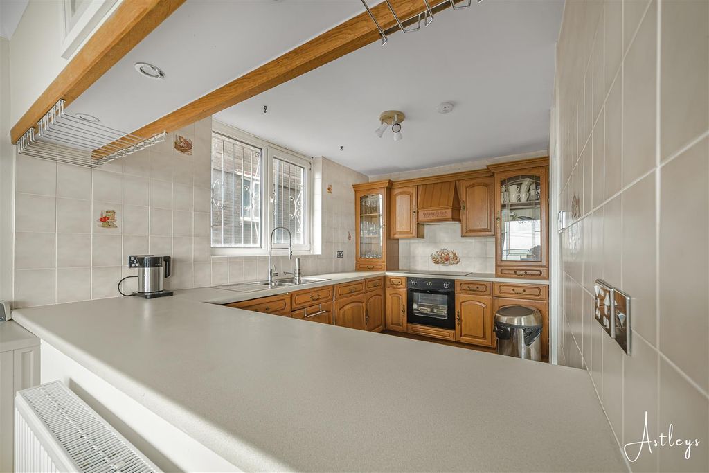 Property photo 3 of 28 Kitchen