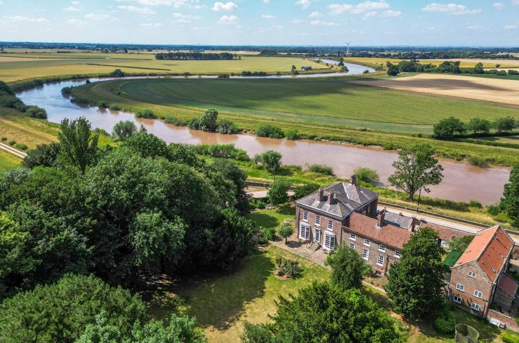 Property photo 1 of 32