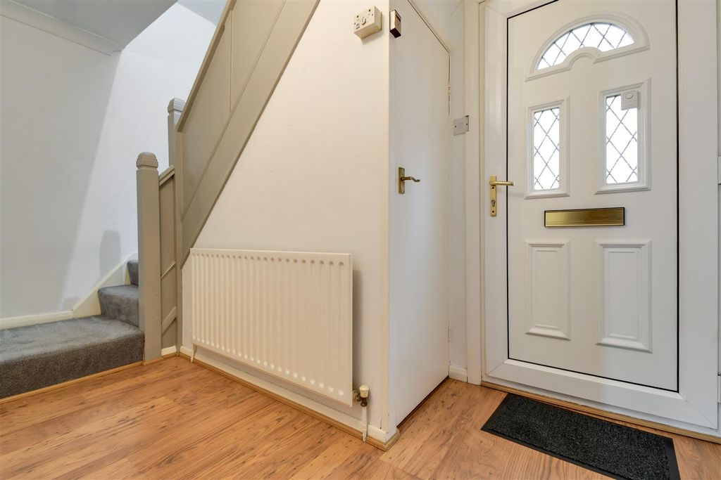 Property photo 3 of 21 Entrace Hallway