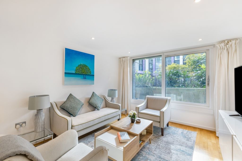 Property photo 1 of 17 Dickinson Court