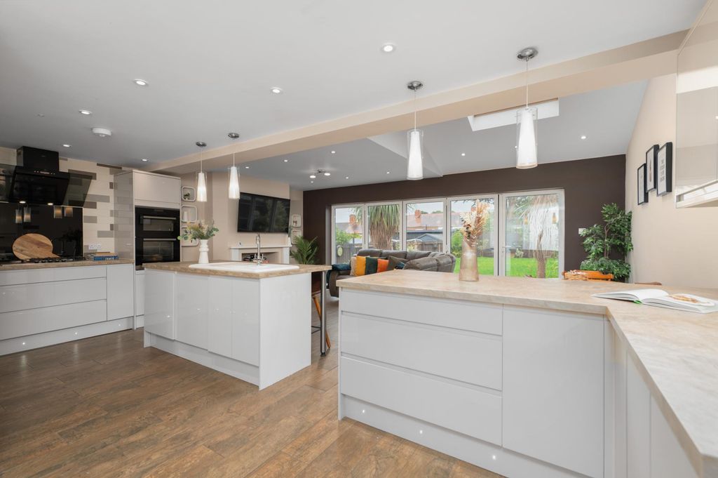 Property photo 2 of 10 Photo 1