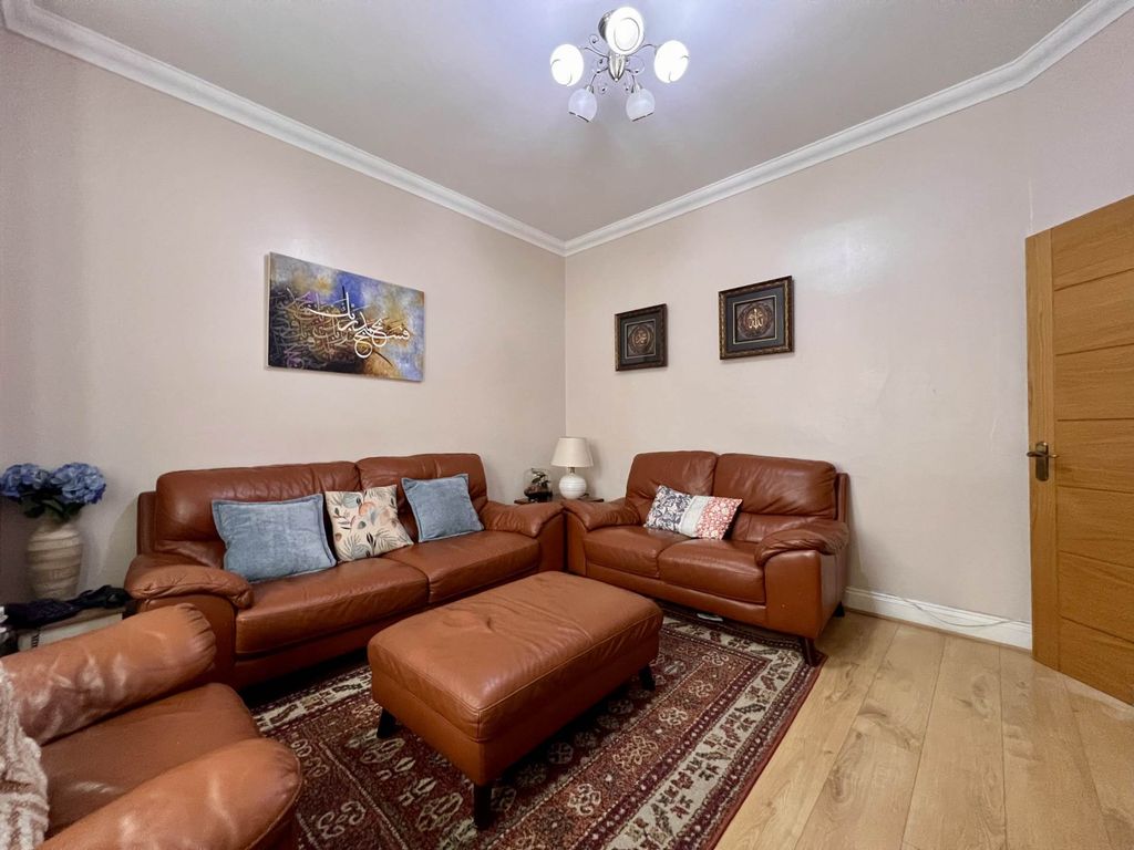 Property photo 3 of 27