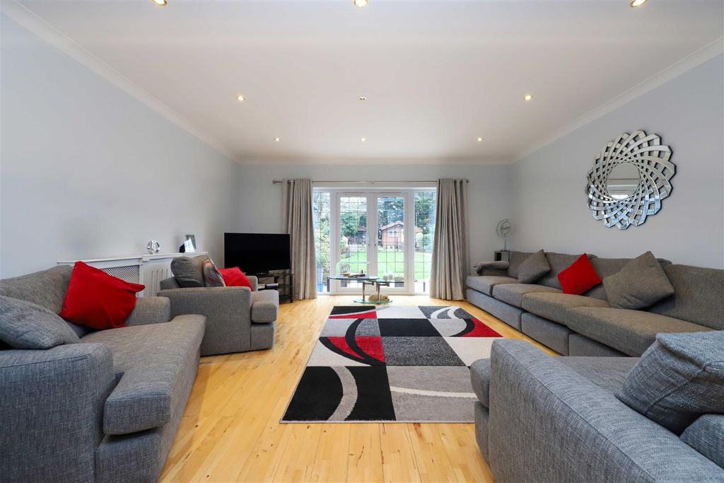 Property photo 2 of 17 Living Room