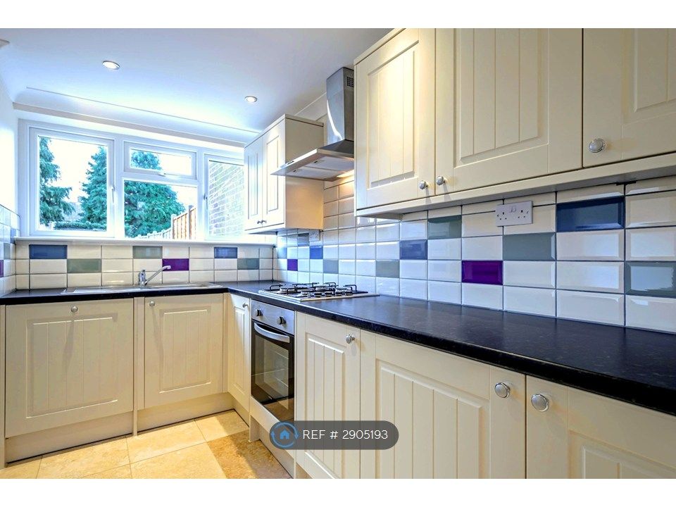 Property photo 1 of 10 Kitchen