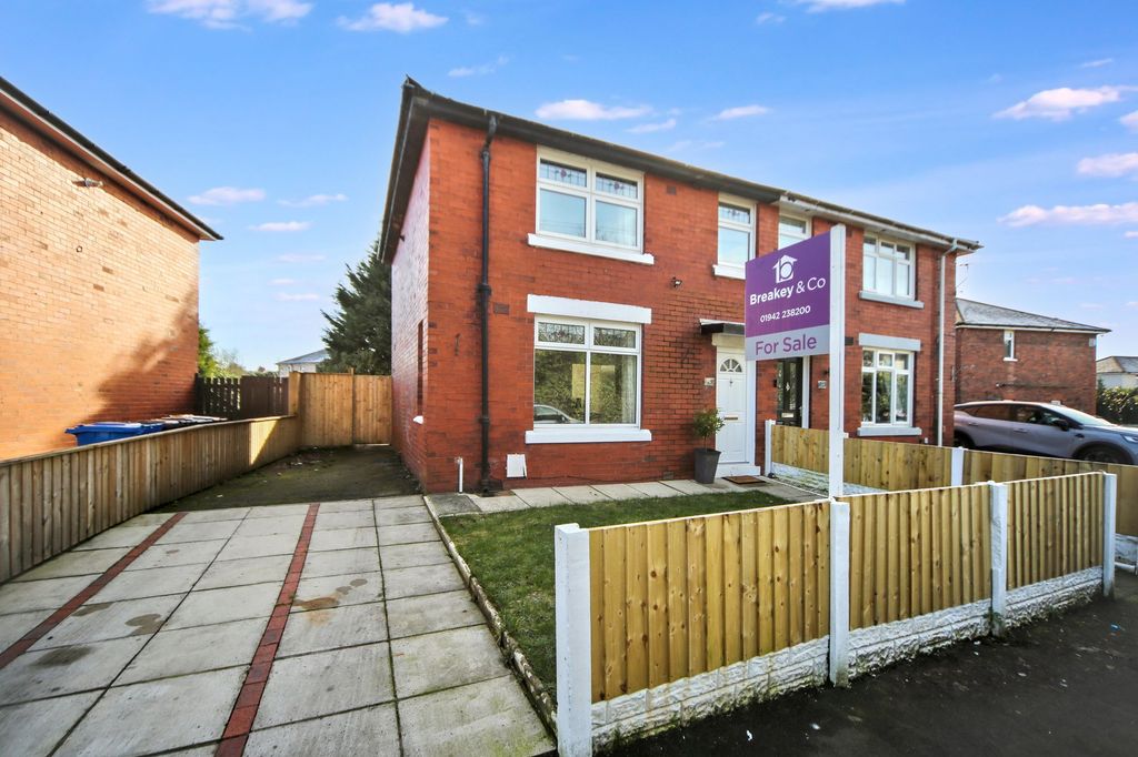 Property photo 1 of 24