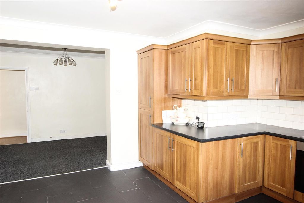 Property photo 3 of 11 Dining Kitchen