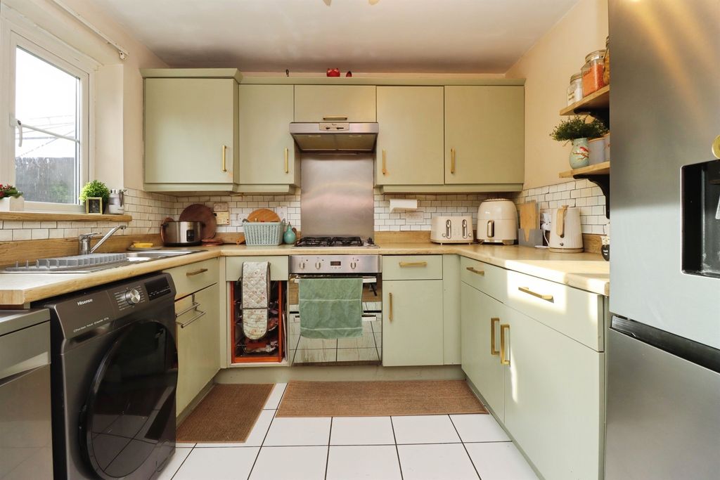 Property photo 2 of 20