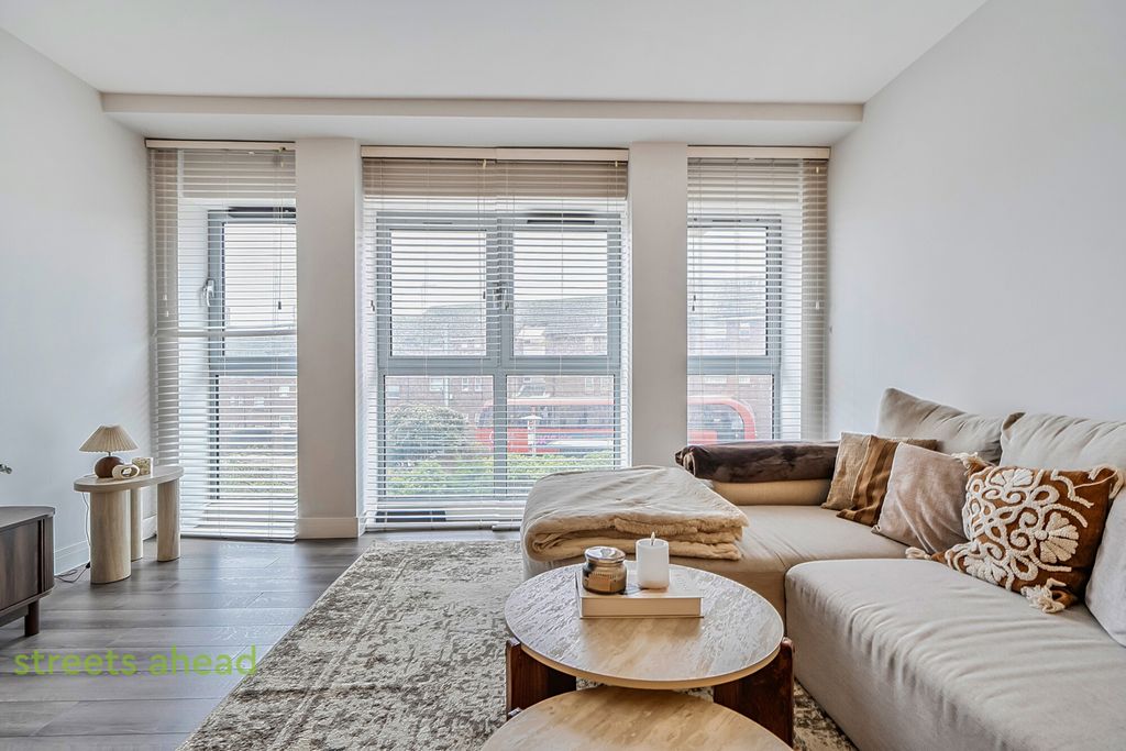 Property photo 3 of 20 F9A90185-Db5d-4c0...
