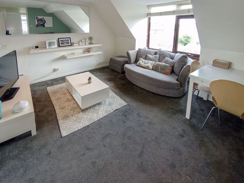 Property photo 3 of 7 Photo 7