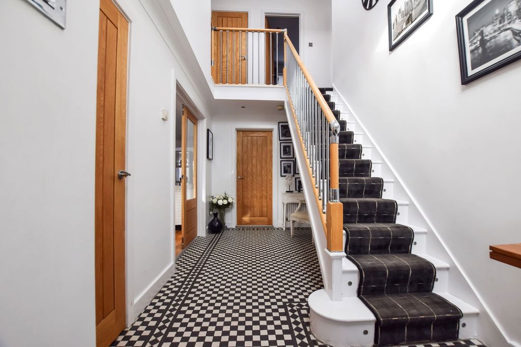 Property photo 2 of 36