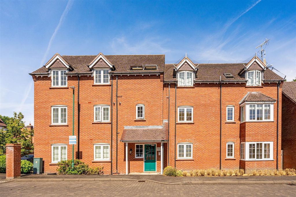 Property photo 1 of 9 17 Foxley Drive_1.Jpg