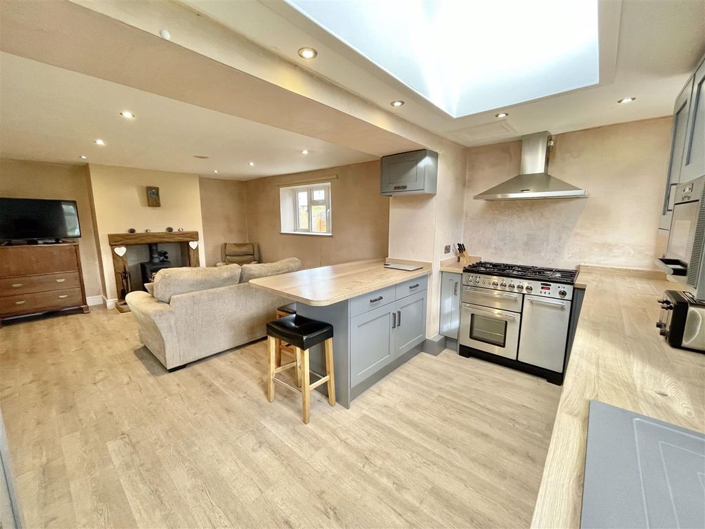 Property photo 3 of 21