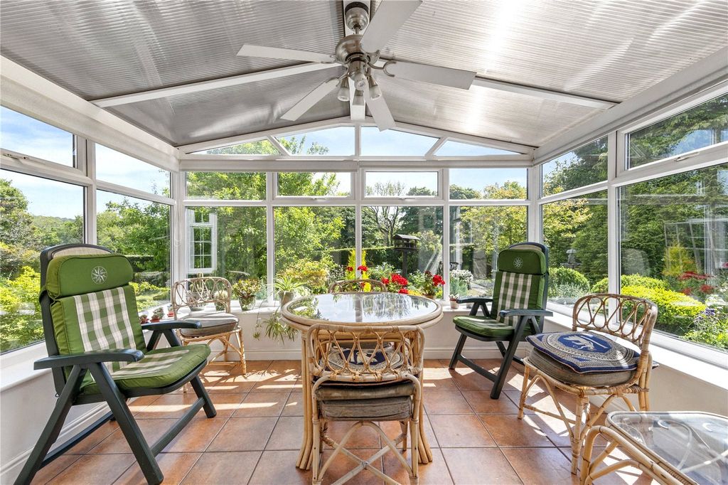 Property photo 2 of 33 Conservatory