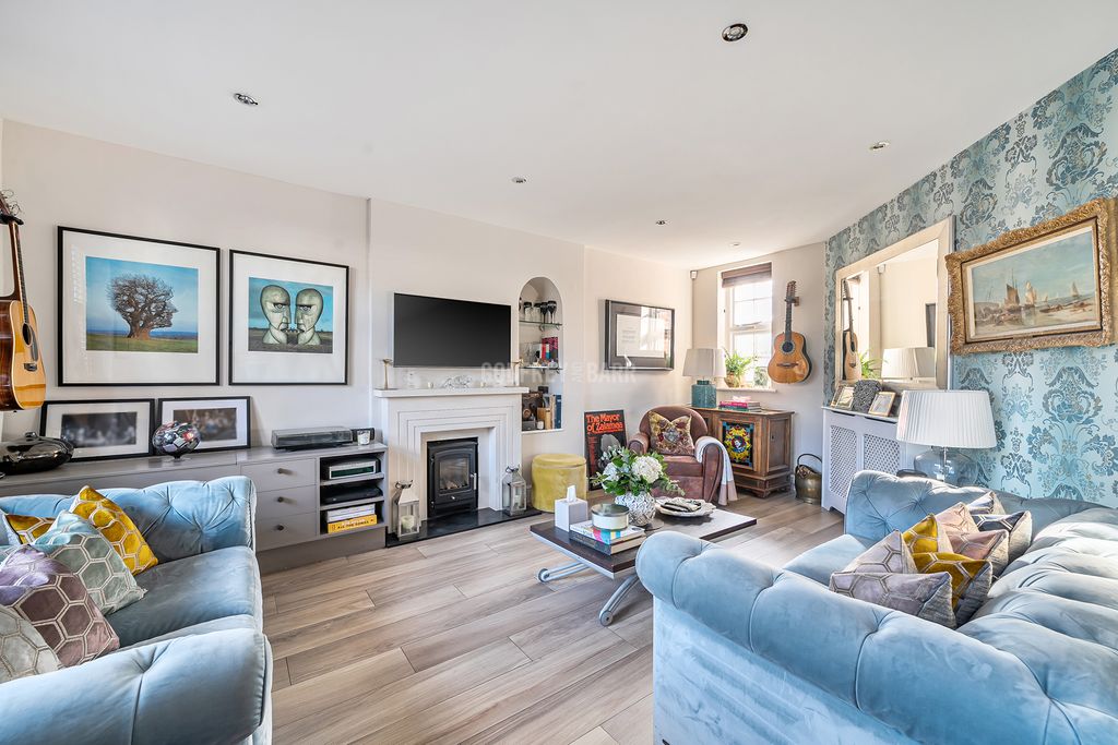 Property photo 3 of 13