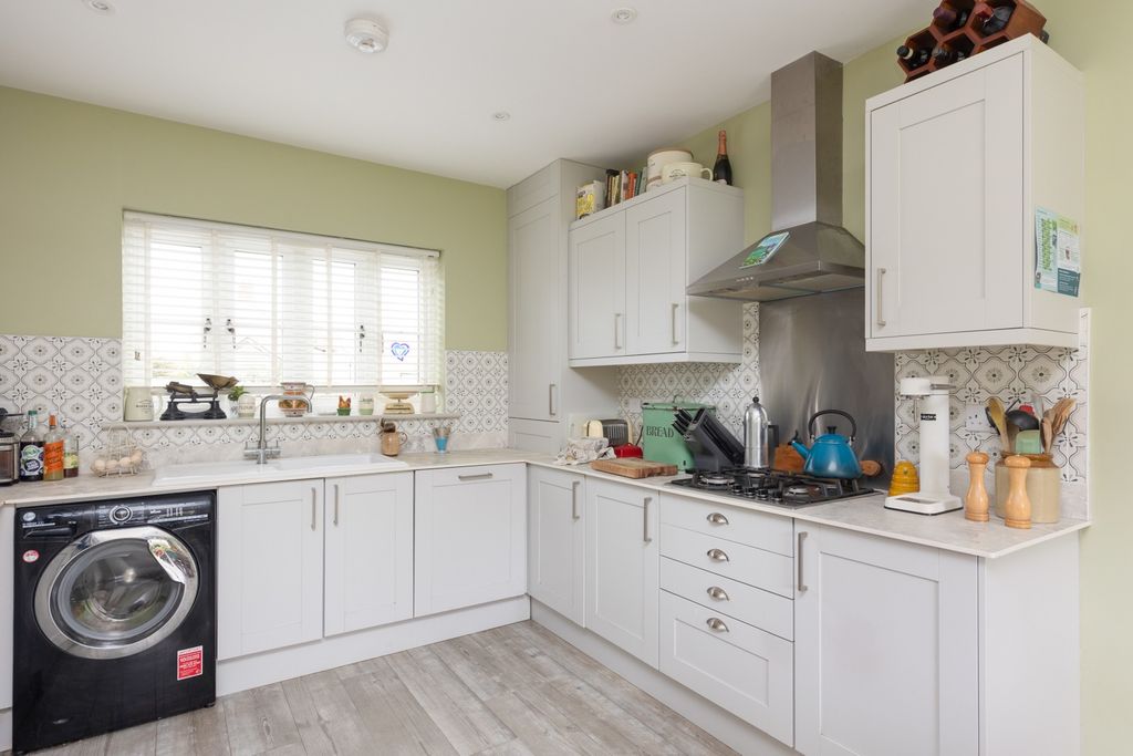 Property photo 2 of 17 4808583