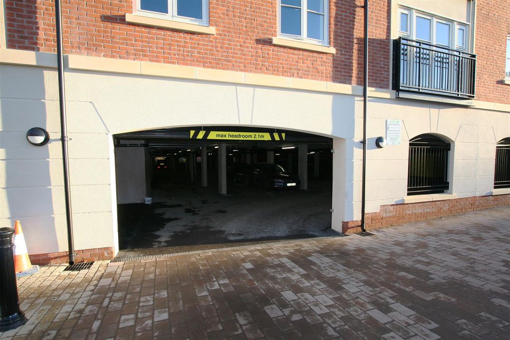 Property photo 3 of 12