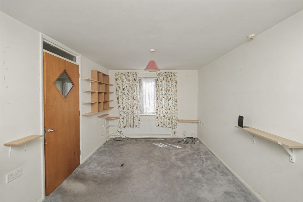 Property photo 2 of 11 Flat 1, The Grove, 110 Groveleaze, Shirehampton, Bristol, Bs11 9Qu