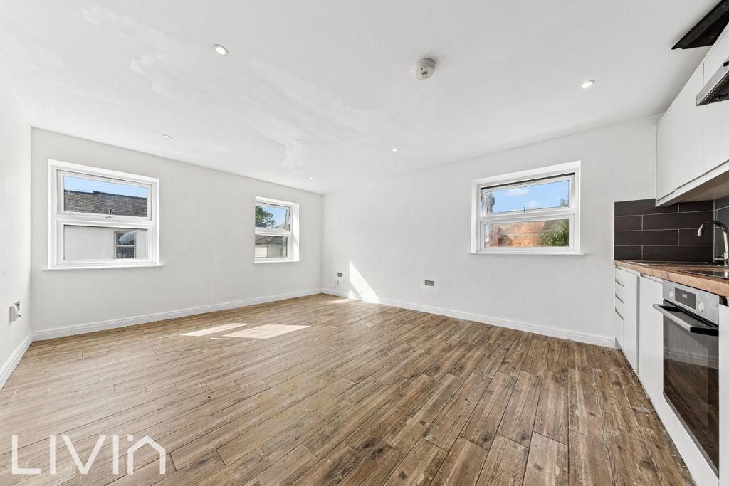 Property photo 2 of 8 2
