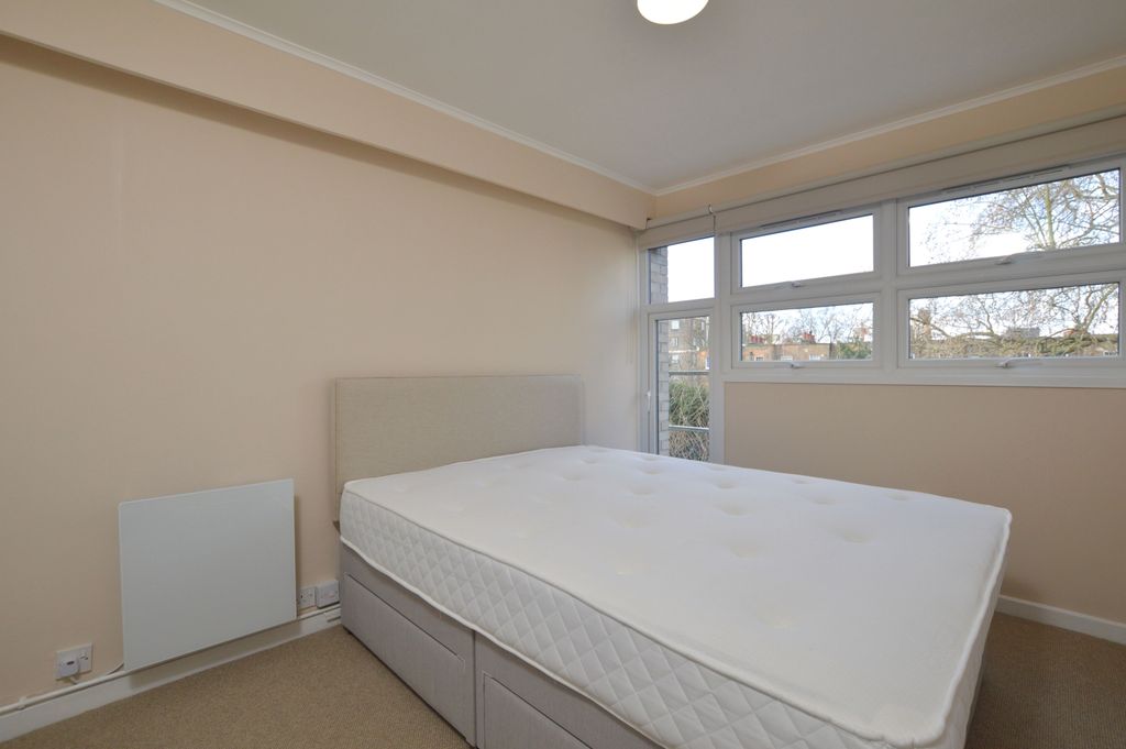 Property photo 3 of 8 Bedroom