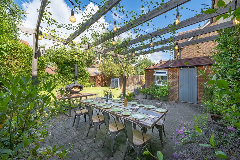 Property photo 2 of 25