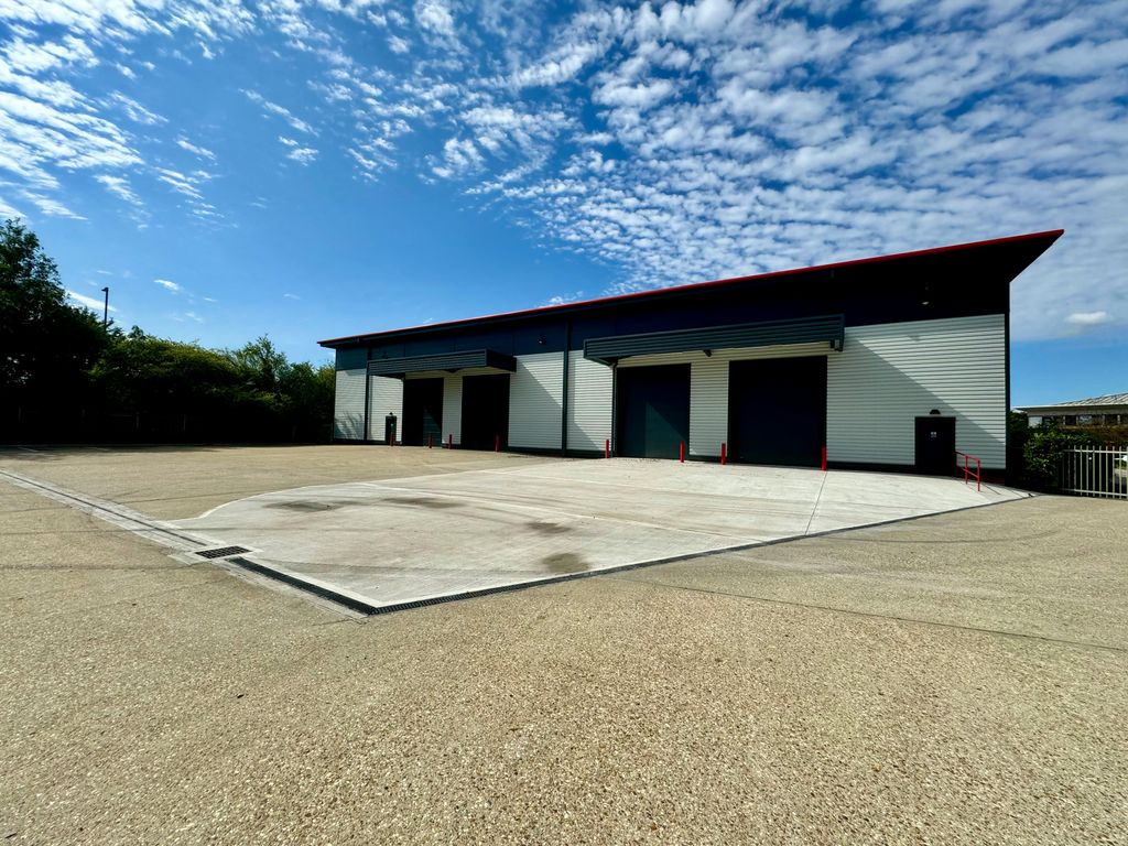 Property photo 2 of 11 Aero Yard.Jpeg