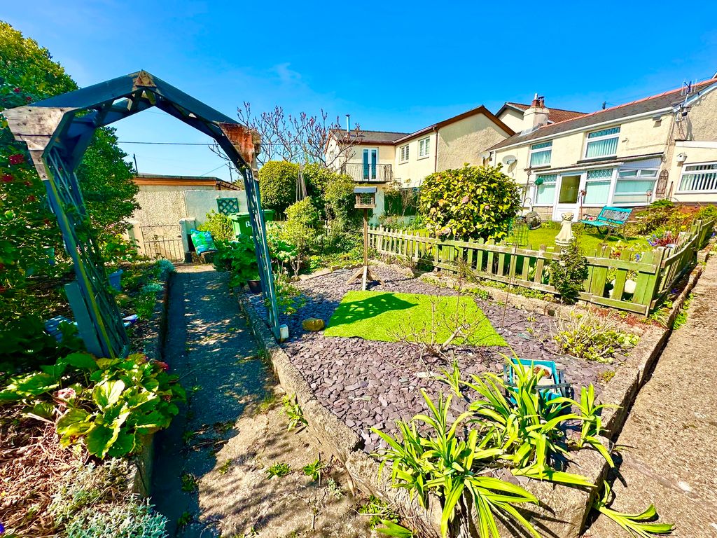 Property photo 3 of 33