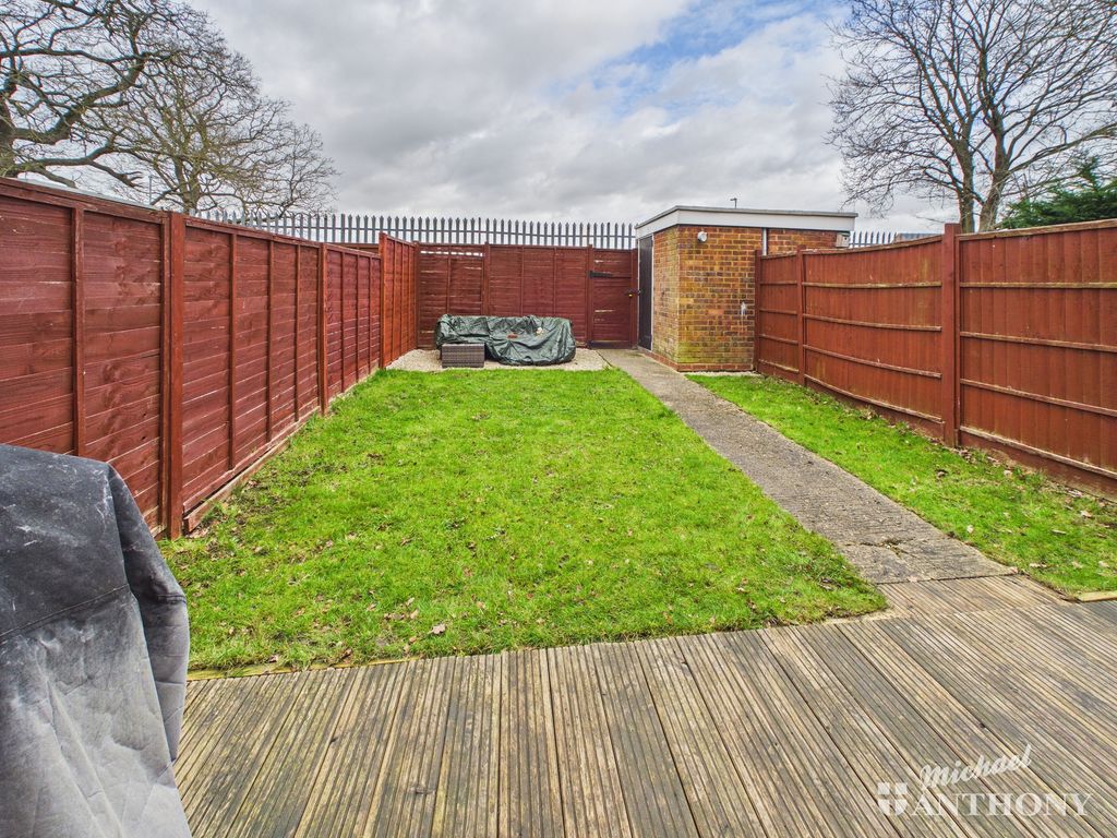 Property photo 3 of 15 Cam02773G0-Pr0407-Still006