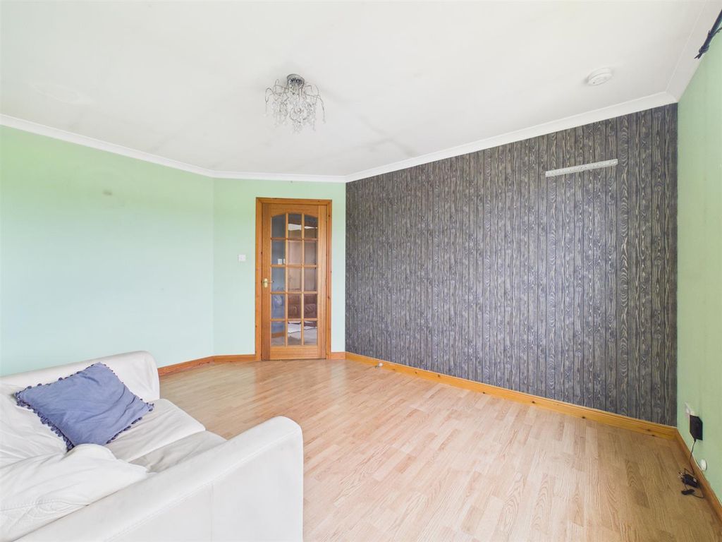 2 bed flat for saleWester Inshes Crescent, Inverness IV2 photo 4