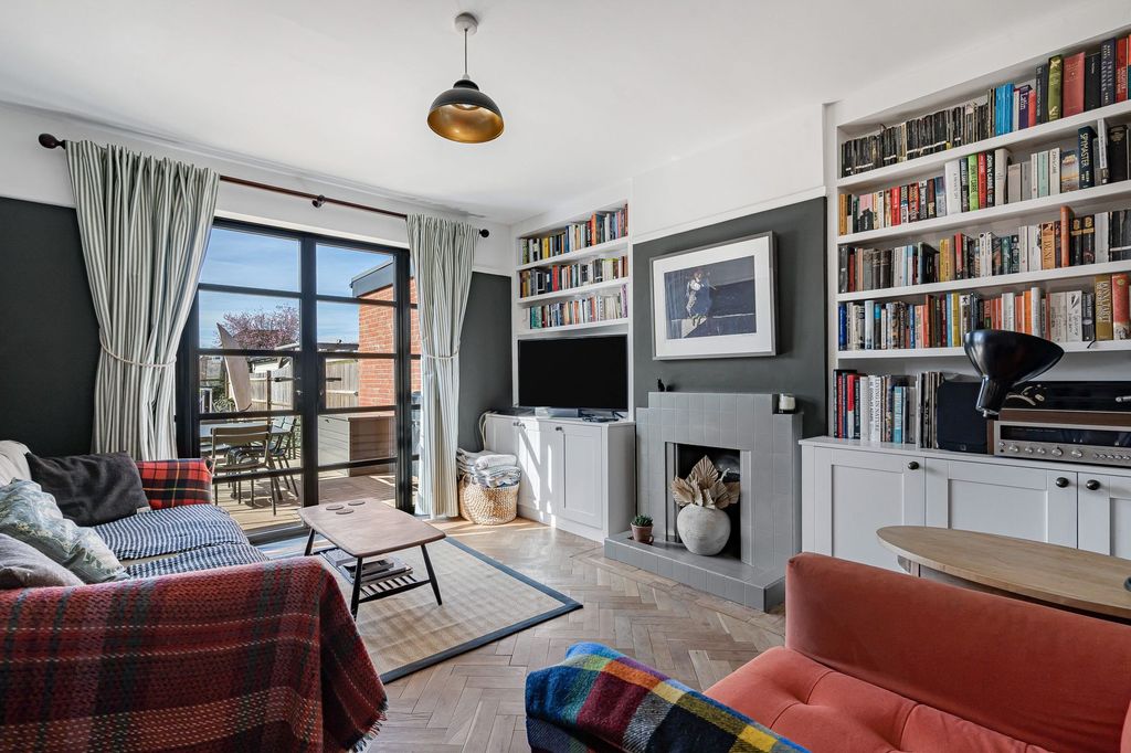 Property photo 2 of 18