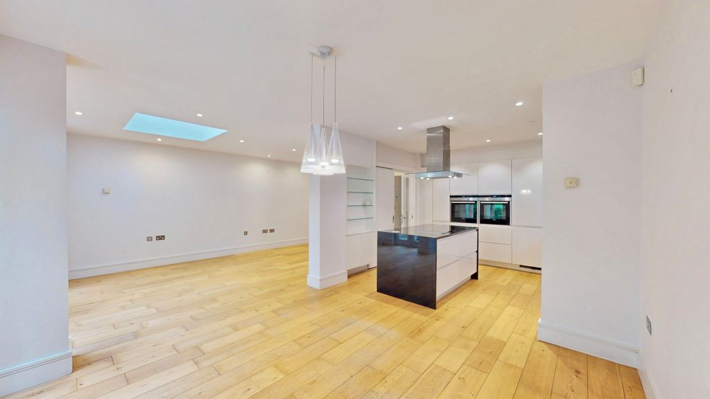 Property photo 2 of 30