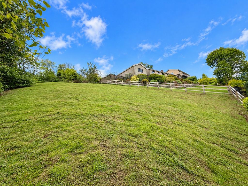Property photo 3 of 26
