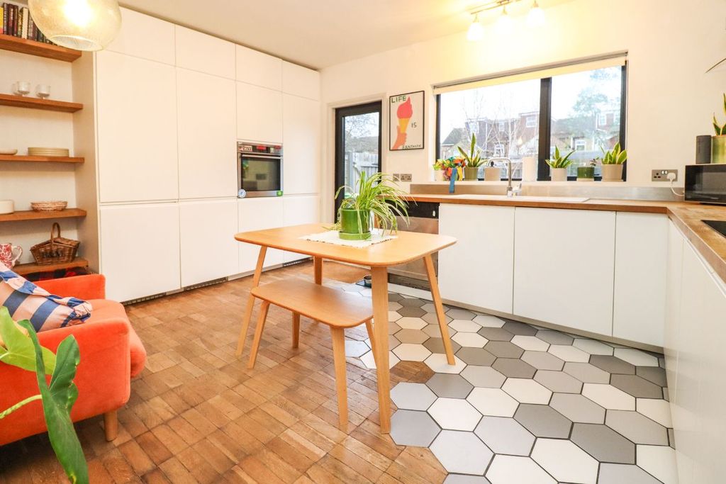 Property photo 2 of 14