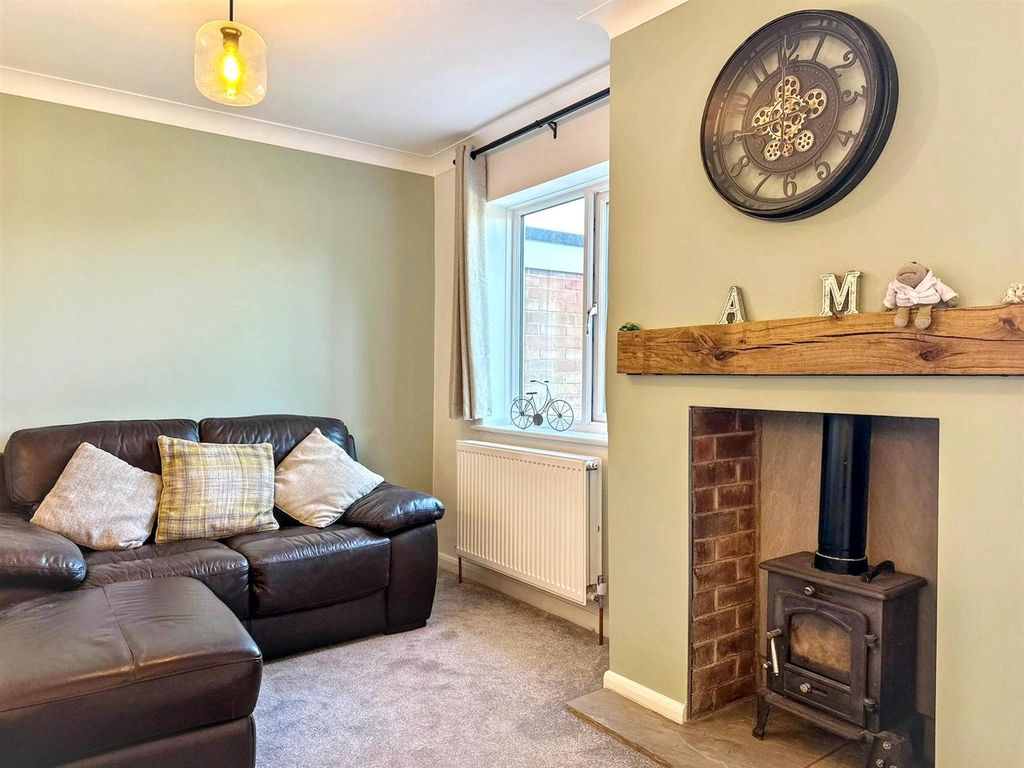 Property photo 3 of 27 Lounge