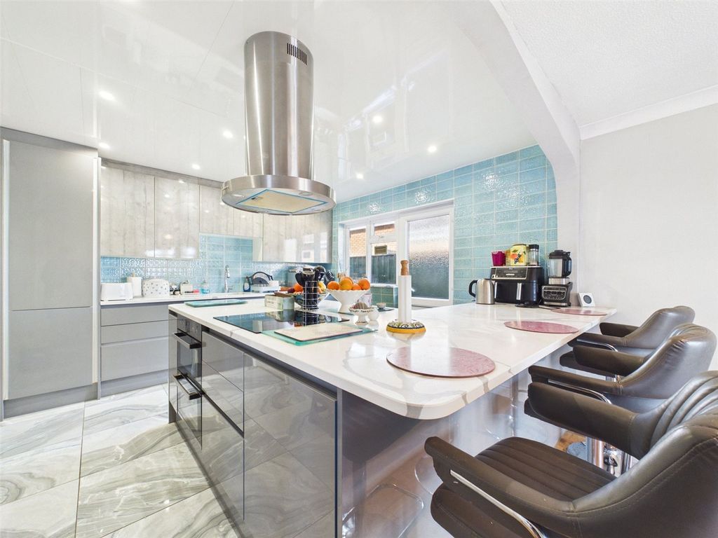 Property photo 3 of 15 Picture No. 12