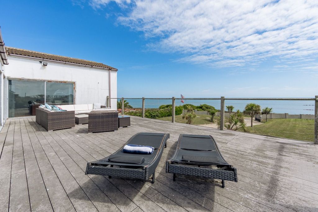 Property photo 1 of 22