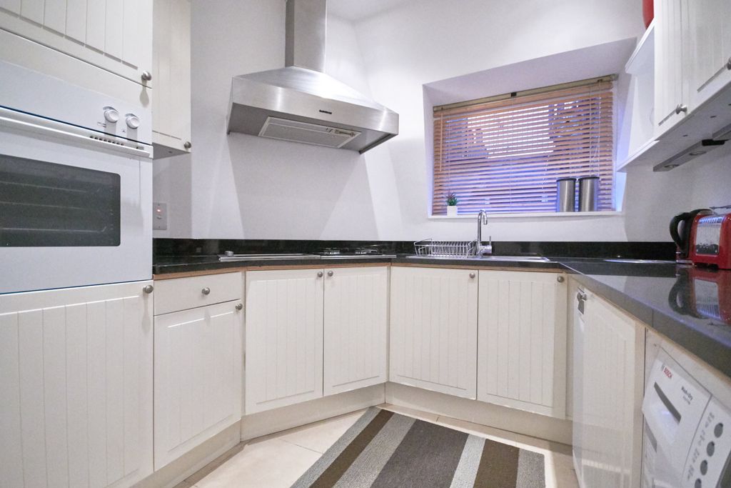 Property photo 3 of 11 Kitchen