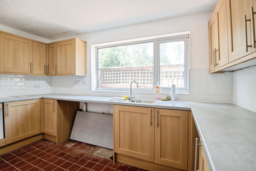 Property photo 3 of 19 Image 2