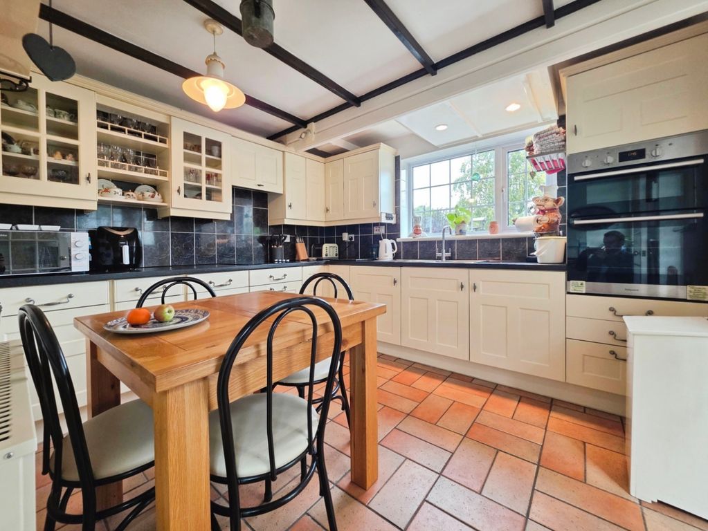 Property photo 3 of 22 Kitchen/Breakfast Room