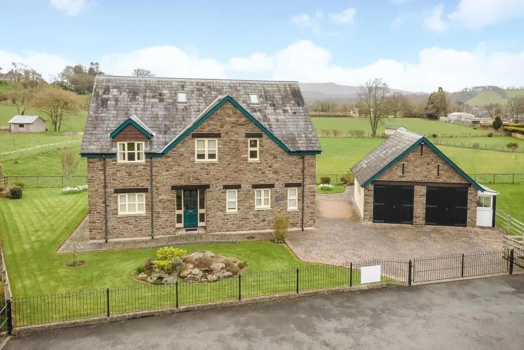 Property photo 1 of 20 Main Photo