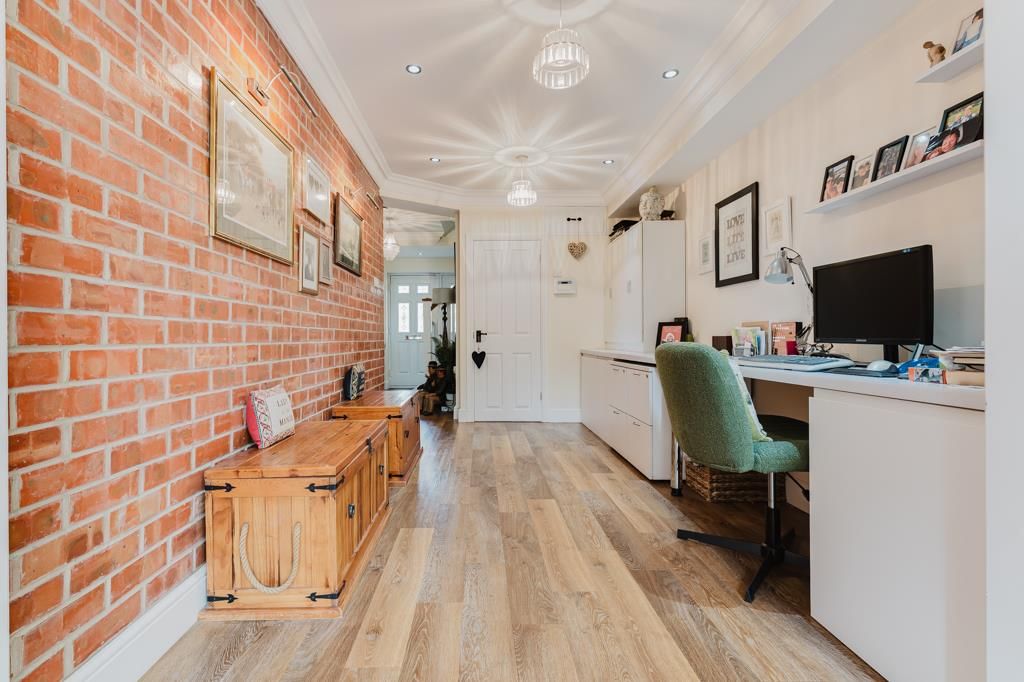 Property photo 3 of 38 3 Pytchley Road, Kettering-14.Jpg